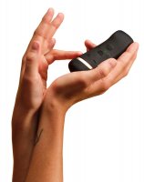 Vorschau: The Oh! Auflegevibrator schwarz – seitliche Ansicht in der Hand