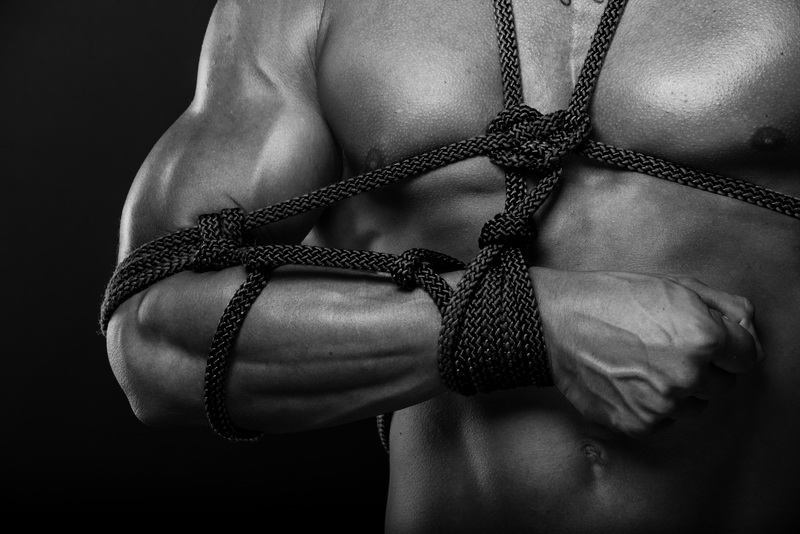 Brustbondage_Mann