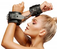 Vorschau: Handfessel aus Leder