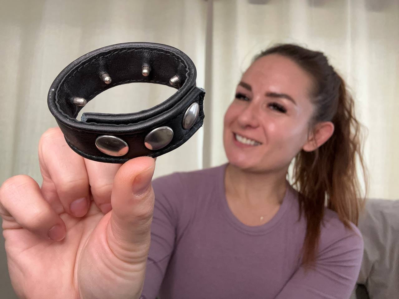 CBT Cockstrap aus Leder mit Metallstiften