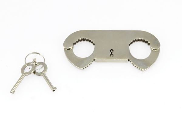 Daumenschellen Metall