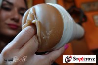 Vorschau: Masturbator Autumn Falls Männer