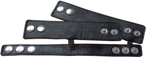 Tripple Cockstrap aus schwarzem Leder Tripple Cockstrap aus schwarzem Leder