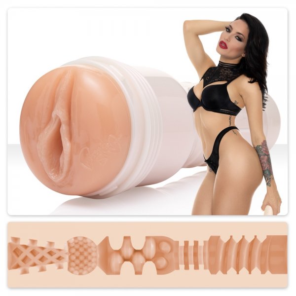 Masturbator ist eine lebensechte Nachbildung der Vagina von Kissa Sins