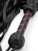 Vorschau: Lederflogger Impact – geflochtener Griff im Detail